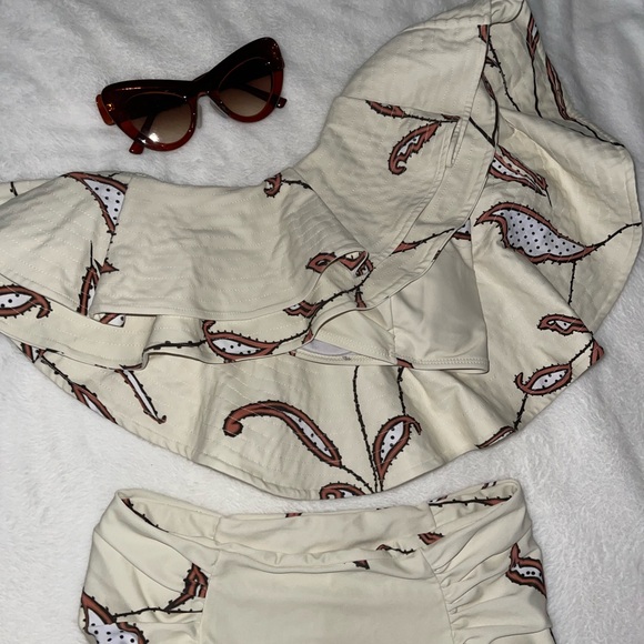 Swimsuit - Picture 5 of 9